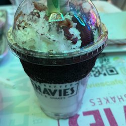 Jenavies Cafe - Oreo milkshake