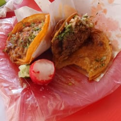 Birria de Res el Paisa - Aquí comiendo tacuuuus de birria. ..