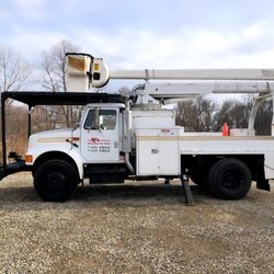 DJ's Professional Tree Services - Bucket Truck