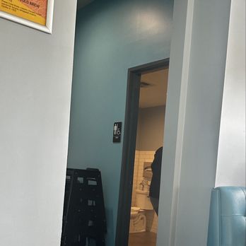Over Easy - Dobson Ranch - Toilet - Breakfast & Brunch Near Me - Mesa, Arizona