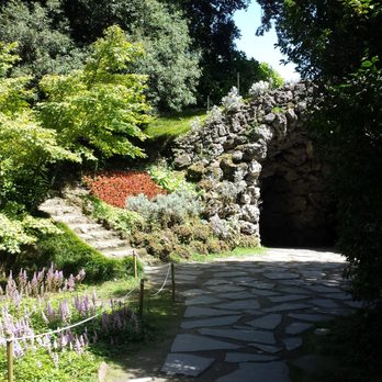 I Giardini di Villa Melzi - Grotto by fish pond - Parks Near Me - Bellagio, Colorado I Giardini di Villa Melzi - Grotto by fish pond - Parks Near Me - Bellagio, Colorado