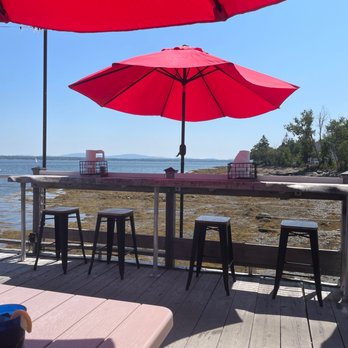 Perry's Lobster Shack - Deck dining - Seafood Near Me - Surry, Maine