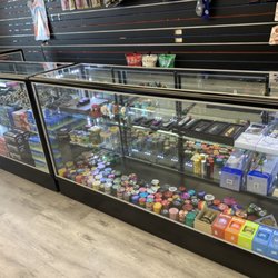Happy Daze Smoke & Vape shop - GriNder