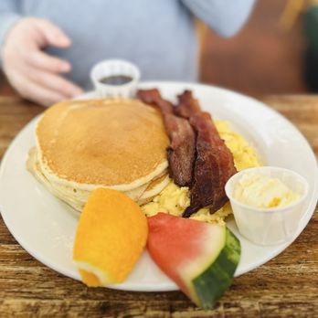 DeLuxe Bar & Grill - Deluxe Breakfast - Cafes Near Me - Seattle, Washington DeLuxe Bar & Grill - Deluxe Breakfast - Cafes Near Me - Seattle, Washington