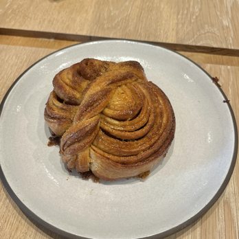 Eller Bakery - kanelbullar (cardamom bun) - Bakeries Near Me - Costa Mesa, California Eller Bakery - kanelbullar (cardamom bun) - Bakeries Near Me - Costa Mesa, California