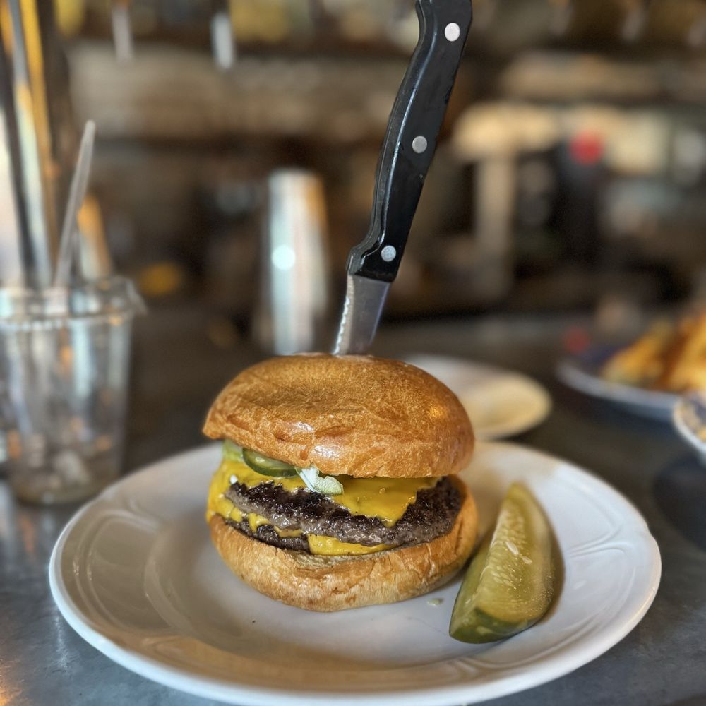 Au Cheval - Single Cheeseburger ($16.99) - Bars Near Me - Chicago, Illinois