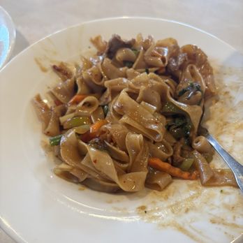 Thai Zap - Pad kee mao, noodles are not super wide but definitely wide. - Food Trucks Near Me - Pocatello, Idaho Thai Zap - Pad kee mao, noodles are not super wide but definitely wide. - Food Trucks Near Me - Pocatello, Idaho