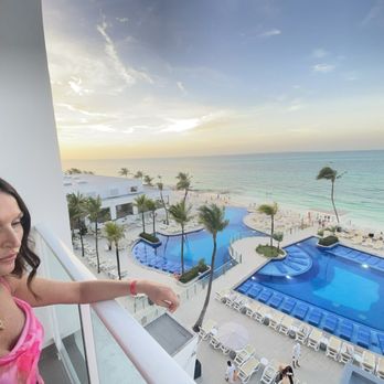 Hotel Riu Cancun - Pool & beach views - Hotels Near Me - Cancún, ROO