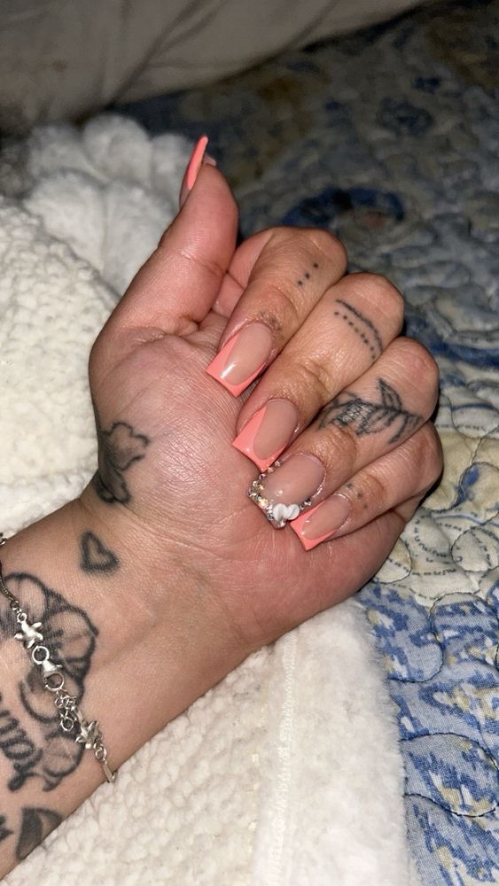 Seven Nails Logo
