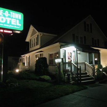 Edge-O-Town Motel - Hotels Near Me - Ashtabula, Ohio