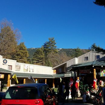 Idyllwild - One of the plazas. - Local Flavor Near Me