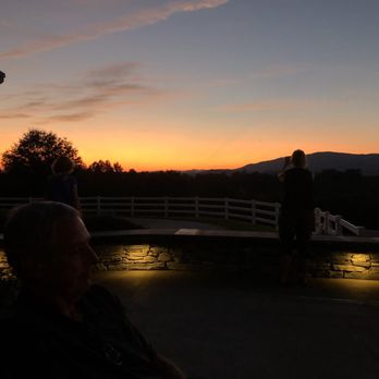 The Red Horse Inn - Sunset - Bed & Breakfast Near Me - Landrum, South Carolina