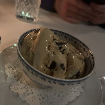 22 Bowen's - Salted caramel with chocolate chunks - New American Near Me - Newport, Rhode Island 22 Bowen's - Salted caramel with chocolate chunks - New American Near Me - Newport, Rhode Island