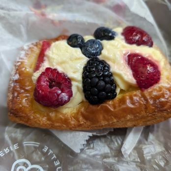 Paris Baguette - Bakeries Near Me - Manassas, Virginia
