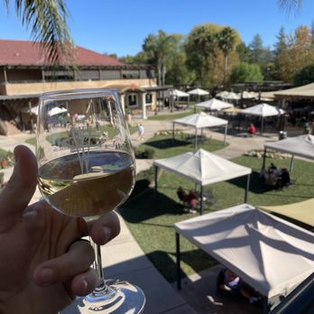 Wilson Creek Winery - View of the courtyard, outdoor patio area. - Wineries Near Me - Temecula, California