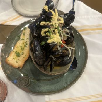 Four65 Woodfire Bistro Bar - Mussels!!! Awesome!!!! - Bars Near Me - Highlands, North Carolina