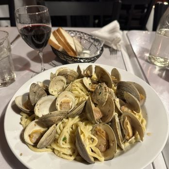 Rino's Place - Vongole with homemade linguini and their house Chianti - Italian Near Me - Boston, Massachusetts Rino's Place - Vongole with homemade linguini and their house Chianti - Italian Near Me - Boston, Massachusetts