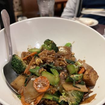 Kai Mook - Pad see ew with tofu - Thai Near Me - Millbury, Massachusetts