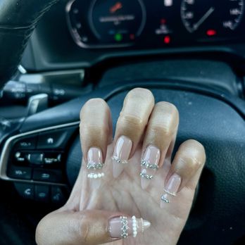 Papillon Lounge & Nails - Nail Salons Near Me - Brea, California