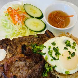 Pho Hoan Palace - Pork chop rice with pork skin