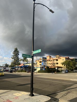 Gus's World Famous Fried Chicken by null