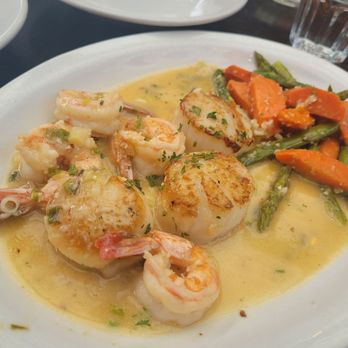 Sotto Mare - Sautéed scallops and shrimp. Succulent! - Seafood Near Me - San Francisco, California Sotto Mare - Sautéed scallops and shrimp. Succulent! - Seafood Near Me - San Francisco, California