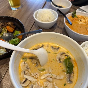 Siam Station - Tom Kha Soup, panang curry, and garlic filet mignon - Thai Near Me - Irvine, California