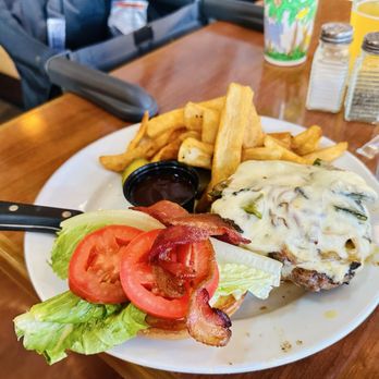 Linn's Restaurant - Cheese burger - American Near Me - Cambria, California