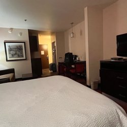 Holiday Inn Express & Suites Kingman - Flat screen TV, table and chairs, and coffee makings