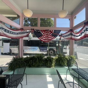 Gray's Ice Cream - Cute! - Ice Cream & Frozen Yogurt Near Me - Bristol, Rhode Island