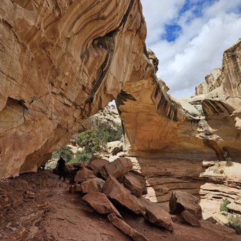 Capitol Reef National Park - Hickman bridge - Parks Near Me - Fruita, Utah