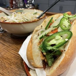BANH MI HEO NUONG / GRILLED PORK SANDWICH BANH MI HEO NUONG / GRILLED PORK SANDWICH