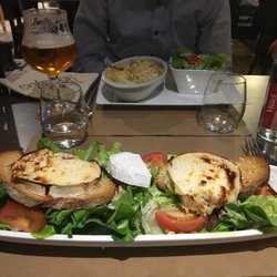 La Cave d'Hippolyte - Méli-mélo de chèvre chaud au sésame grillé