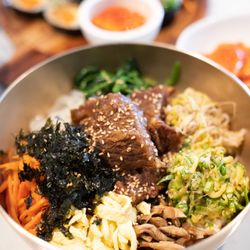 Mama's Kitchen - Galbi-jjim bibimbap