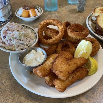 Mukilteo's Speedway Cafe - Fish and chips upgrade to onion rings - American Near Me - Mukilteo, Washington