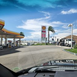 Shell Service Station - The shell gas station that refused the refund. ,there was no sign stating the vacuum did not work.
