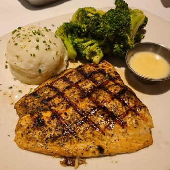 Bonefish Grill - Salmon, Garlic Creme Potatoes,  and Seasoned Vegetables - Seafood Near Me - Concord Mills, North Carolina