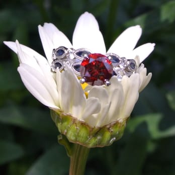 Shane Co. - Heather diamond and setting hanging in a daisy - Jewelry Near Me - Scottsdale, Arizona Shane Co. - Heather diamond and setting hanging in a daisy - Jewelry Near Me - Scottsdale, Arizona
