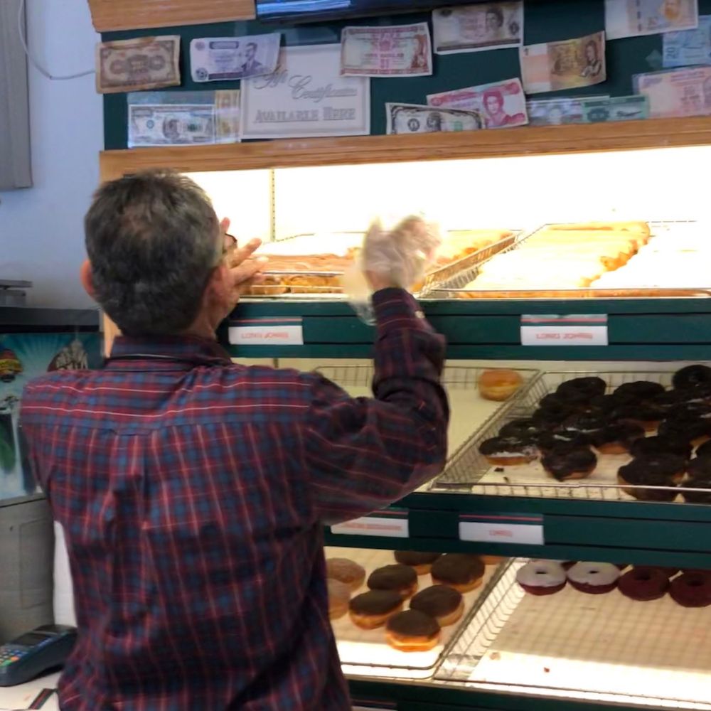 Donut Hut - filling the case - Donuts Near Me - Des Moines, Iowa Donut Hut - filling the case - Donuts Near Me - Des Moines, Iowa