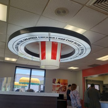 KFC - Inside the restaurant.........lookit dat cool light! - Fast Food Near Me - Kahului, Hawaii