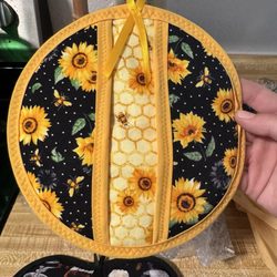 Gin'gilli's Vintage Home - Oven Mitt $7