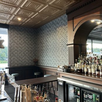 Continental - Bar area - British Near Me - Portland, Maine