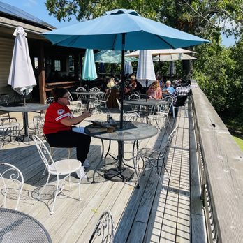 Lindwedel Winery - deck - Wine Tasting Room Near Me - Branson, Missouri