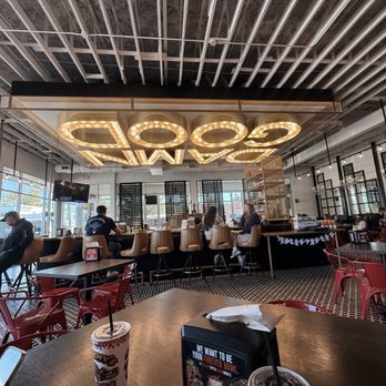 Torchy's Tacos - Bar area - Tacos Near Me - Tulsa, Oklahoma