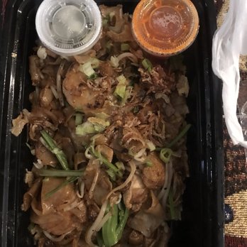 D'jakarta Cafe - Stir Fried Flat Rice Noodle / Kwetiau Goreng Djakarta - Indonesian Near Me - Philadelphia, Pennsylvania