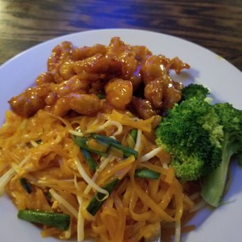Melanee Thai - Orange chicken/ pad thai combo! - Thai Near Me - Los Angeles, California Melanee Thai - Orange chicken/ pad thai combo! - Thai Near Me - Los Angeles, California