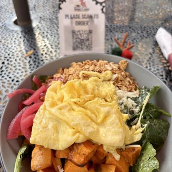 The Spoke & Bird - Kale salad w scrambled egg - Bakeries Near Me - Chicago, Illinois