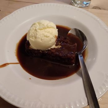 Ffiona's Restaurant - Sticky toffee pudding is the best I have ever tasted. - British Near Me - London, XGL