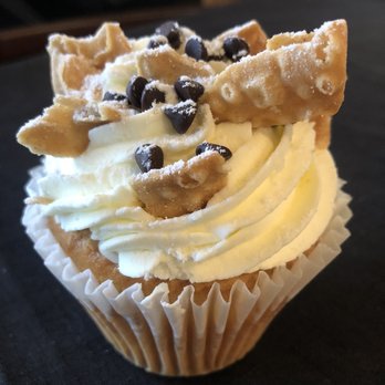 Aloha Bakery And Cafe - Cannoli cupcake - Bakeries Near Me - Boynton Beach, Florida