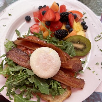 V Restaurant, Bistro & Bar - Poached egg with focaccia and fruit - New American Near Me - Murphys, California
